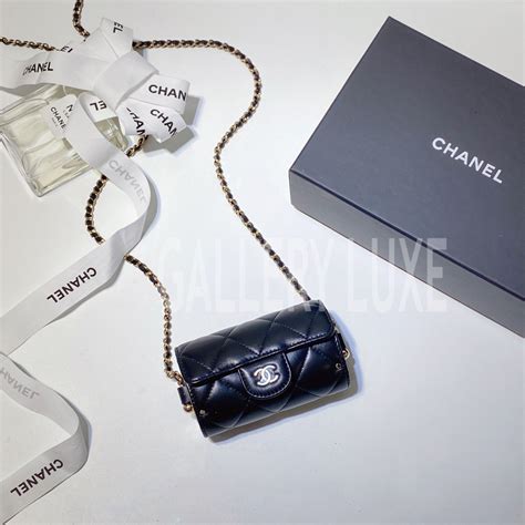 Shop CHANEL JEWEL CARD HOLDER WITH CHAIN 